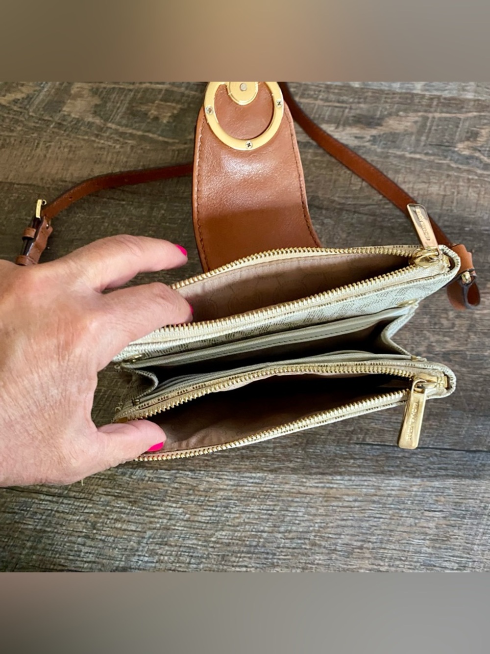 Michael Kors Vanilla/Brown Leather Signature Fulton Monogram Crossbody bag - Picture 3 of 12